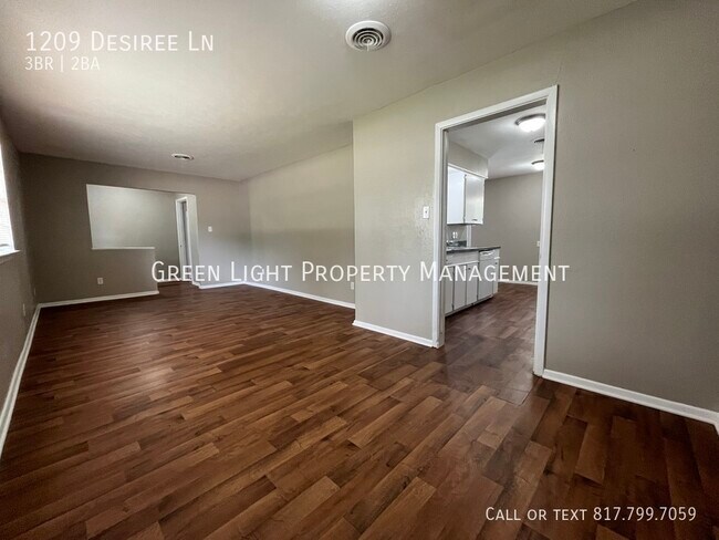 Building Photo - 1209 Desiree Ln