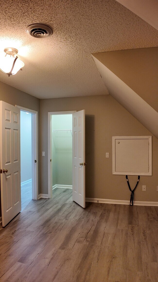 Building Photo - 613 62nd Ave N