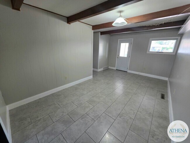 Building Photo - 3 Bedroom / 2 Bath House - NEAR CAPAHA PARK