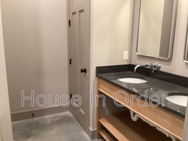 Building Photo - 170 Mountain Laurel Ln