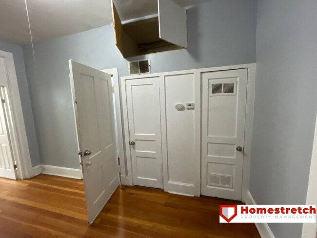 Building Photo - Second Floor One Bedroom Available for Imm...