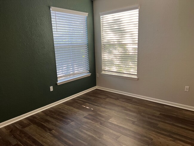 Building Photo - Spacious 3BR/2BA Gated Condo with Resort-Style Amenities!