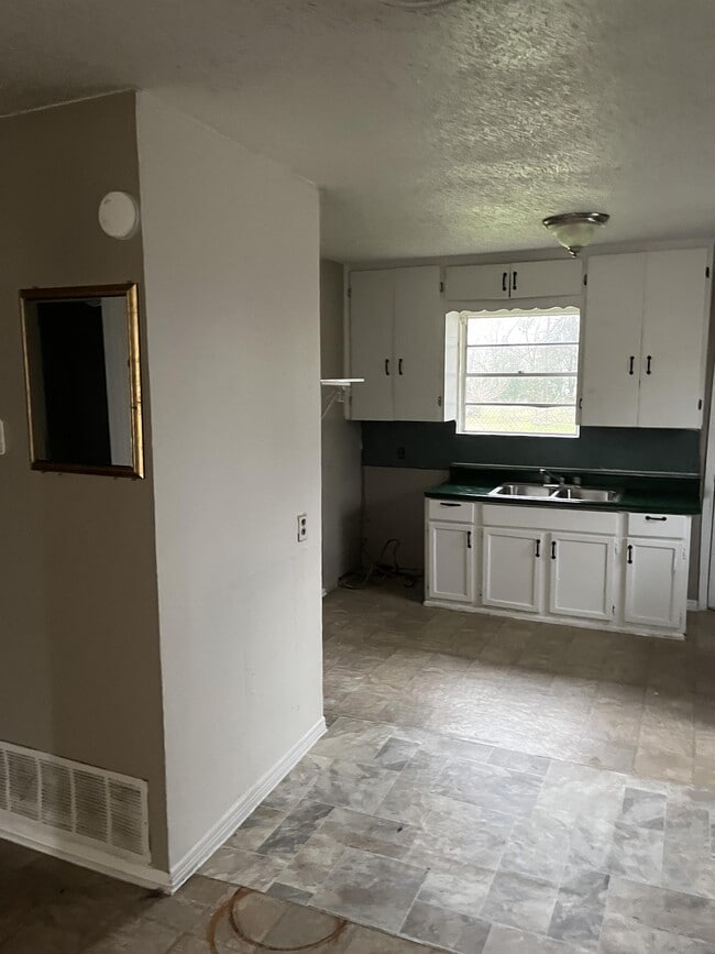 Building Photo - 803 Southside Dr