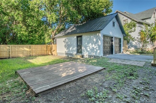 Building Photo - 406 Stone St