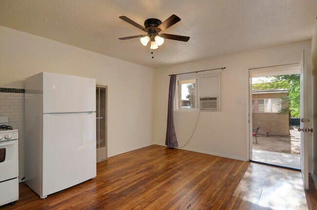 Building Photo - 306 Stanford Dr SE