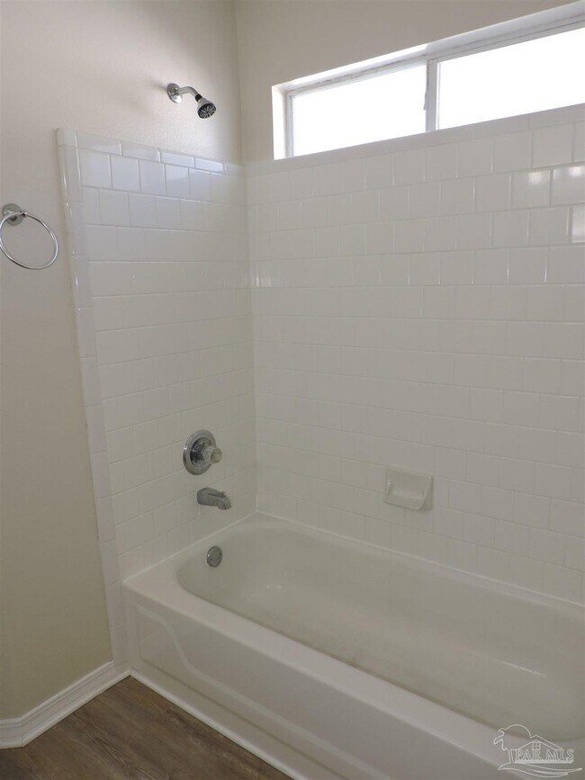 Building Photo - 1160 Sweetbriar St