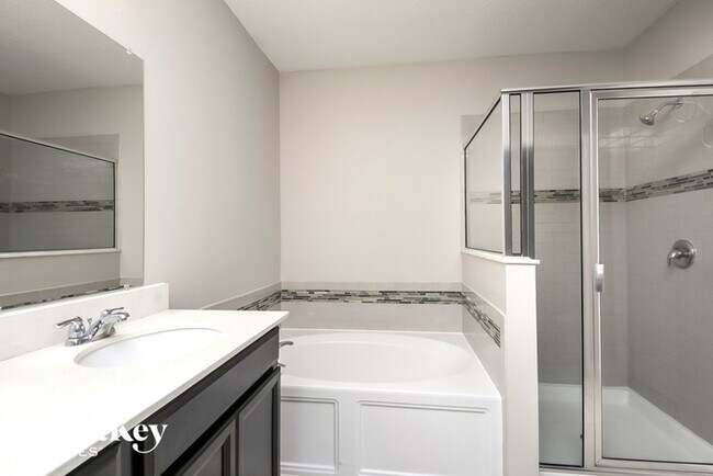 Building Photo - 3740 Briarwood Estates Cir