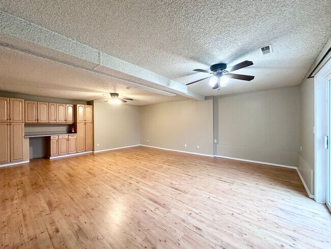 Building Photo - Single Family Home in Beaverton, OR 6 Beds 3 Baths w/ Double Car Garage!