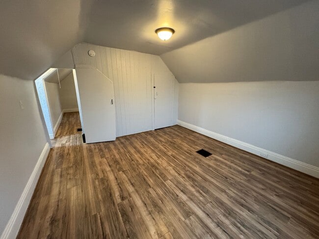 Building Photo - Charming and spacious 5BR Home in East Liberty