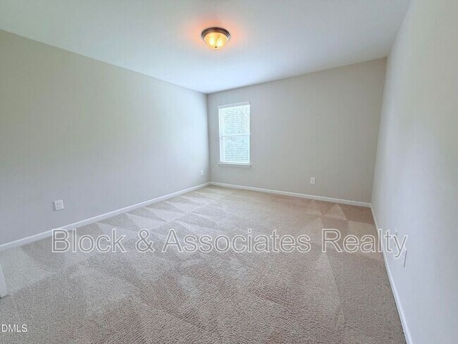 Building Photo - 210 Hamlet Pl