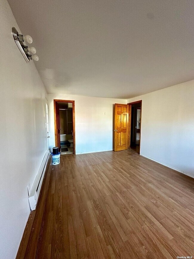 Building Photo - 283 Commack Rd