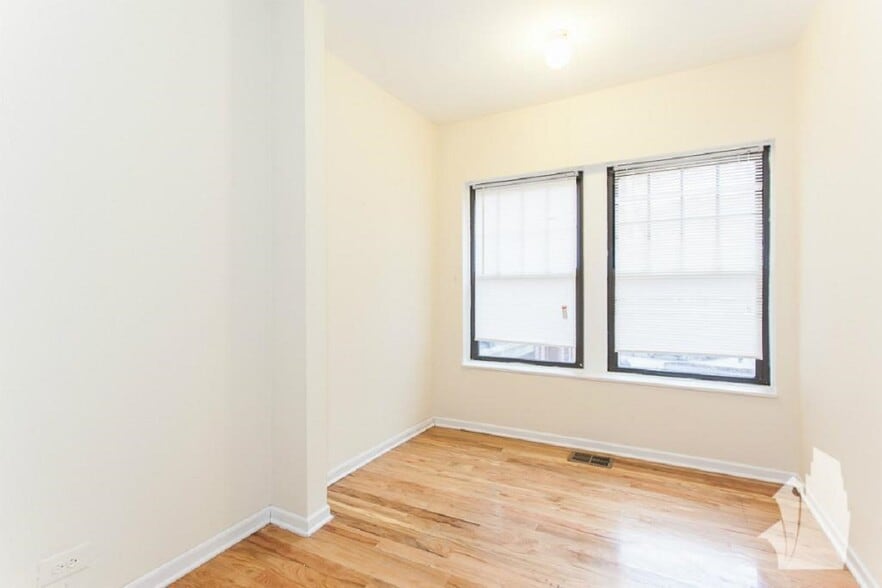 Building Photo - 660 W Cornelia Ave