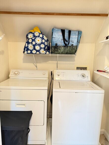 Building Photo - 5 Mapleton St