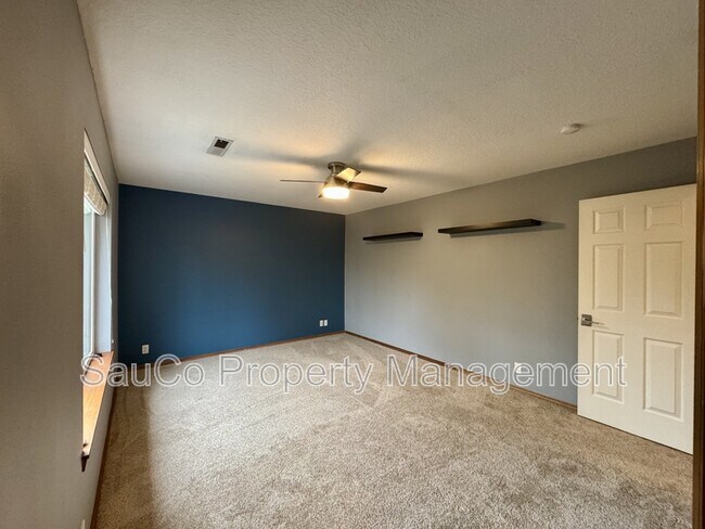 Building Photo - 741 SE Camellia Ct