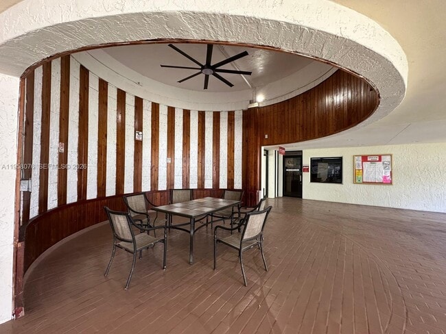 Building Photo - 16919 N Bay Rd