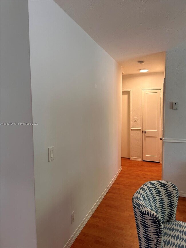 Building Photo - 5843 SW 62nd St