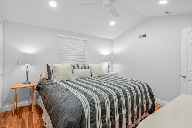 Building Photo - 9609 Pacific Ave