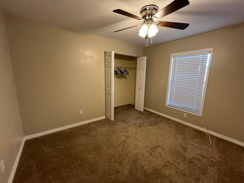 Building Photo - 5026 6th Ave N