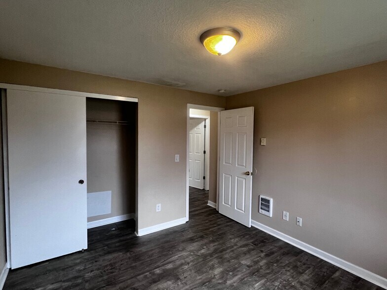 Building Photo - 15807 NE 86th Cir