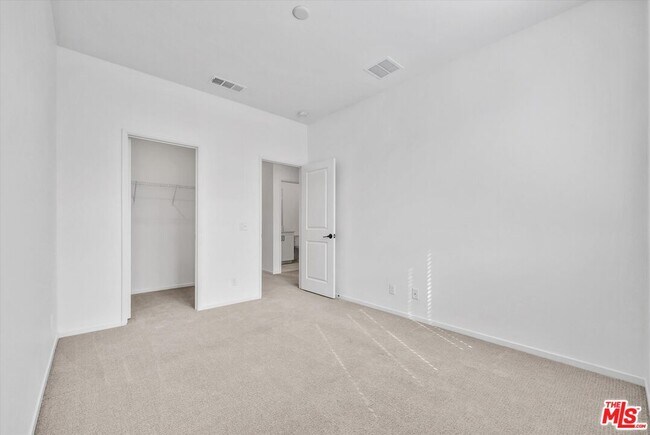 Building Photo - 4102 S Limecrest Paseo