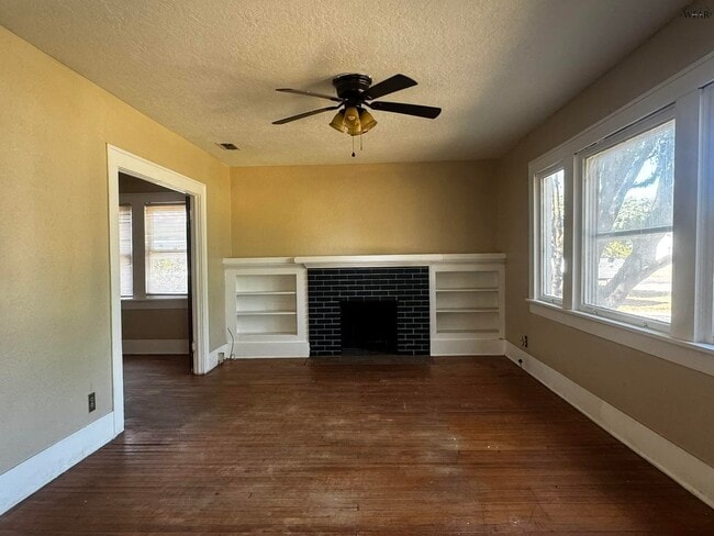 Building Photo - 2123 Ave G