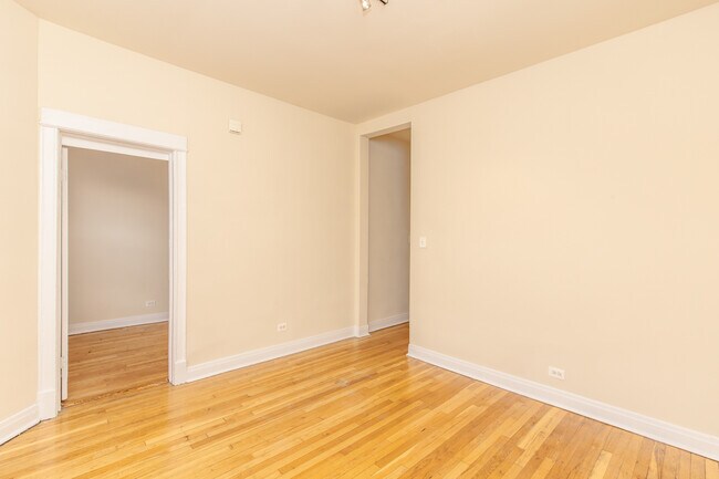Building Photo - 4607 N Ashland Ave