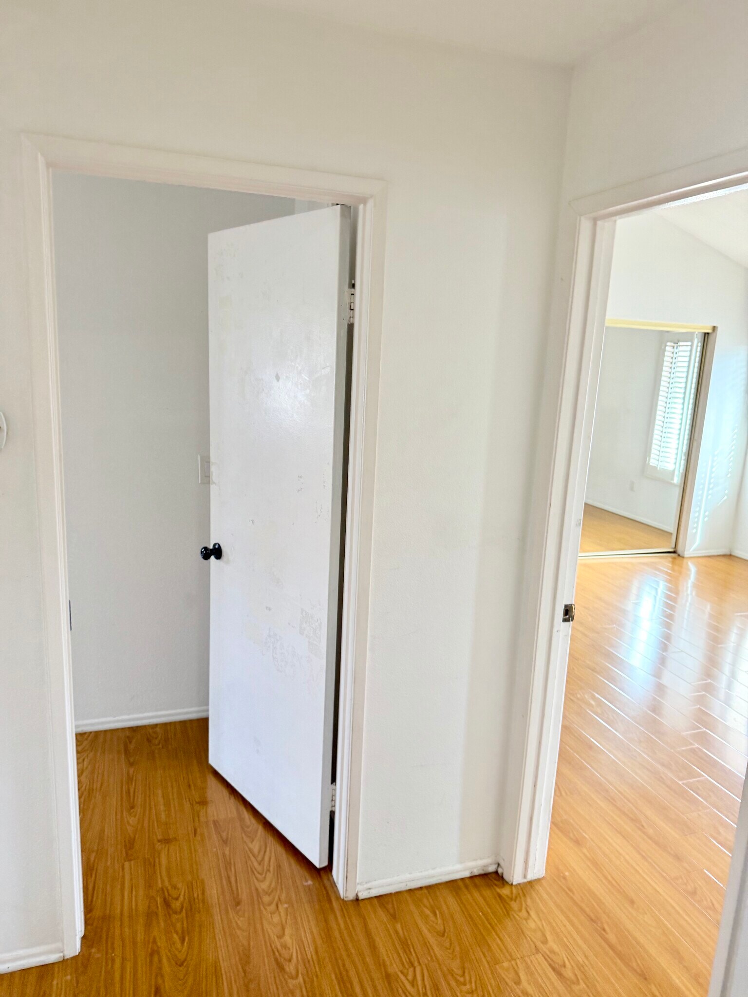 bedrooms - 6031 Lindley Ave