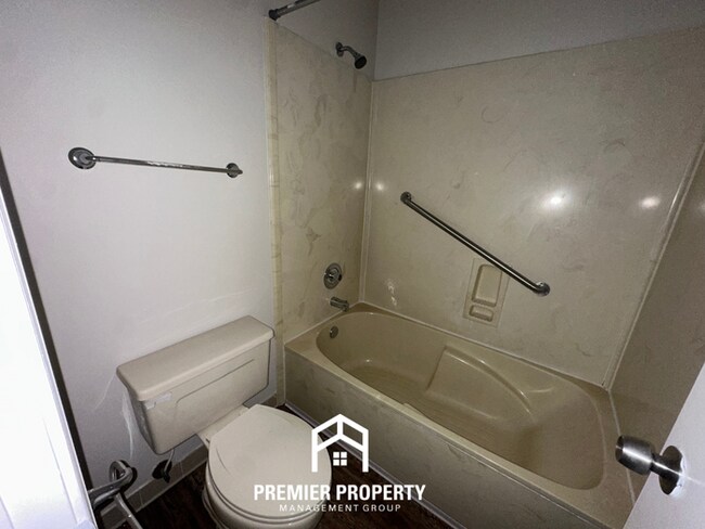 Building Photo - 968 Boones Hollow Dr