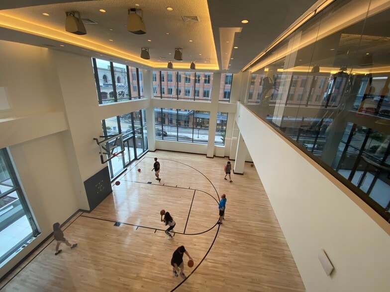 Basketball court - 135 Seaport Blvd