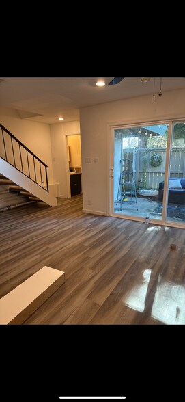 Building Photo - 303 Roundtree Ct