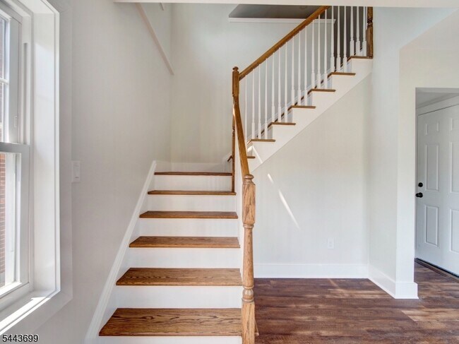 Building Photo - 60 Montague Pl