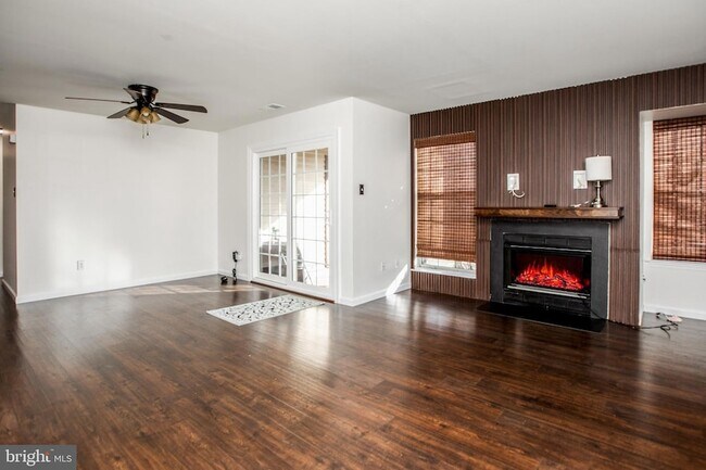 Building Photo - 297 Andover Pl