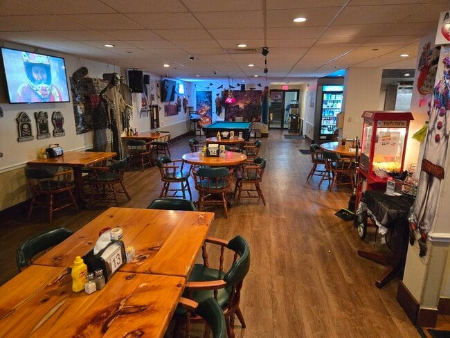 Building Photo - 1831 Sabal Palm Dr