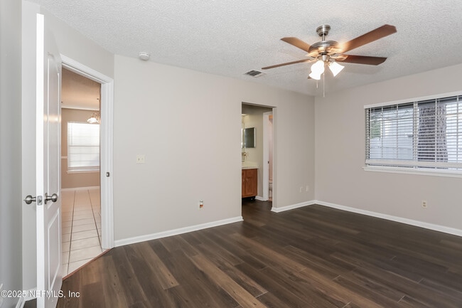 Building Photo - 9539 Glenn Abbey Way