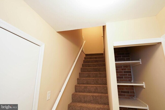 Building Photo - 5679 Anchor Pl