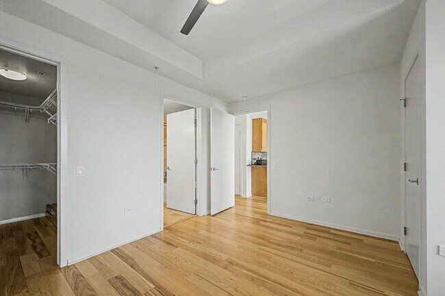 Building Photo - 7151 E Rancho Vista Dr