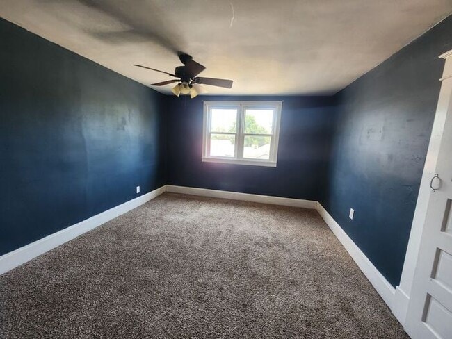 Building Photo - Save $1000 OFF Move-In Costs When You Sign By 05/31 !!