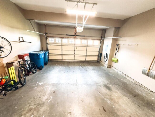 Building Photo - 5080 Yuma Ln N