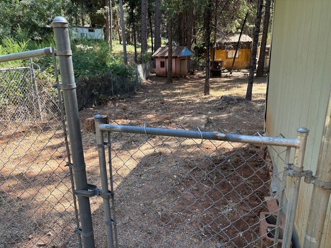Building Photo - 14822 Magalia Dr