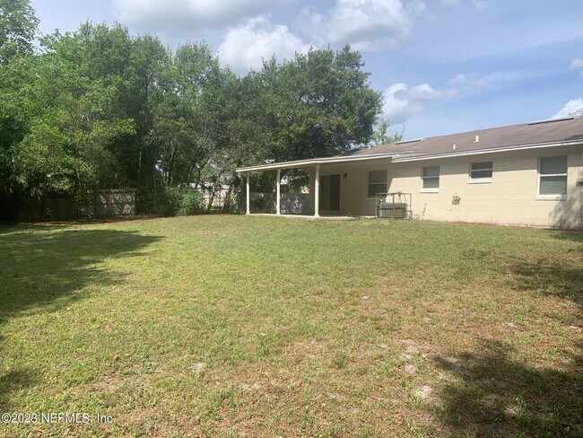 Building Photo - 8384 Chessman Ct