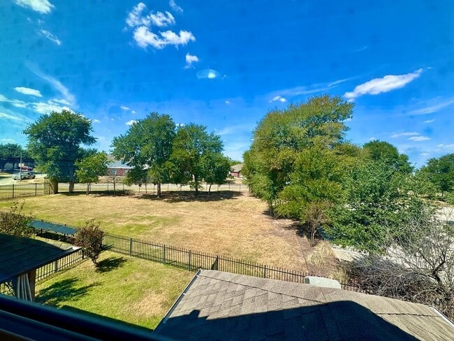 Building Photo - 1001 Zodiac Ln