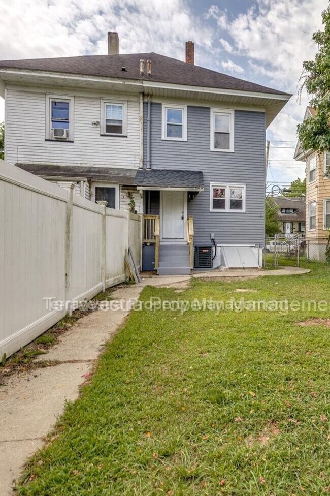 Building Photo - 116 W Main St