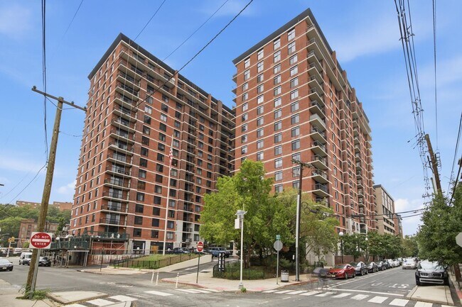 Building Photo - 700 1st St
