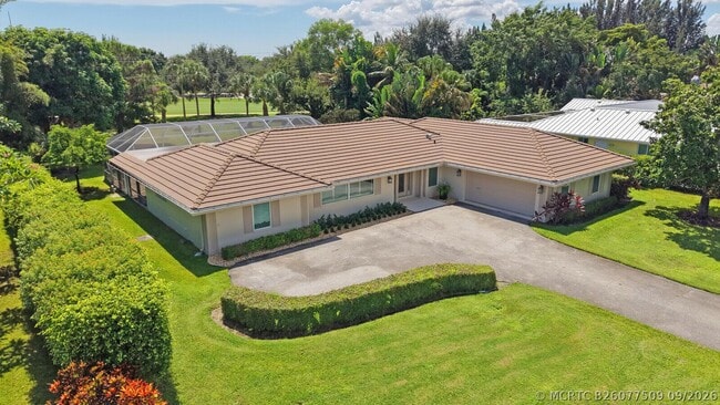 Building Photo - 408 S Country Club Dr