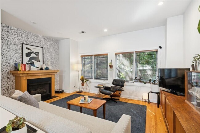 Building Photo - 2455 W Ohio St