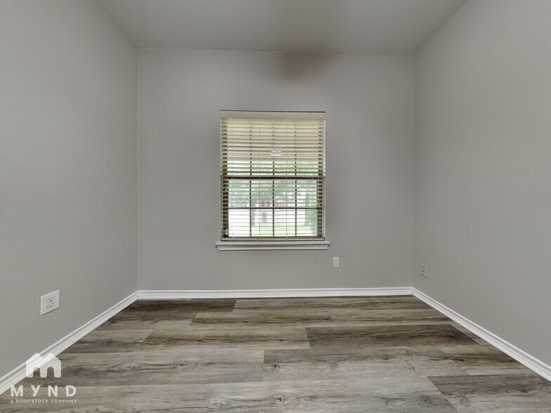 Building Photo - 126 Liberty Way