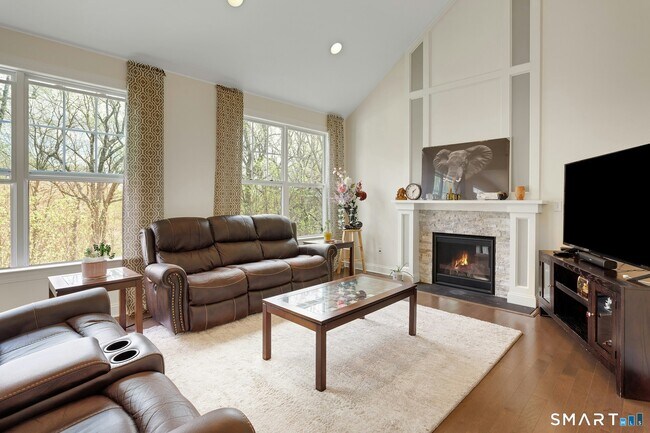 Building Photo - 310 Nutmeg Ln