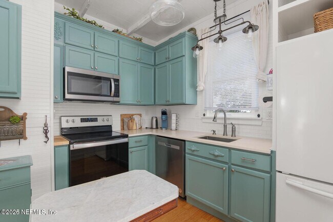 Building Photo - 251 Charlotte St