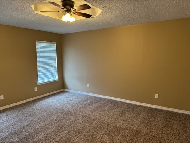 Building Photo - 5331 Lauri Ln