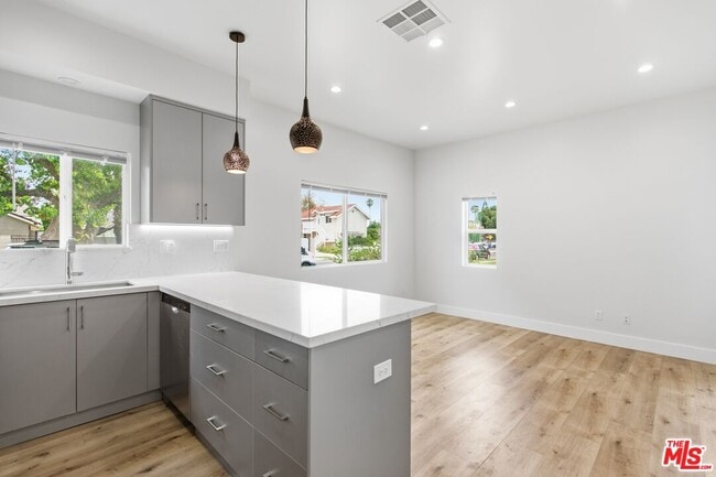 Building Photo - 8337 Gladbeck Ave